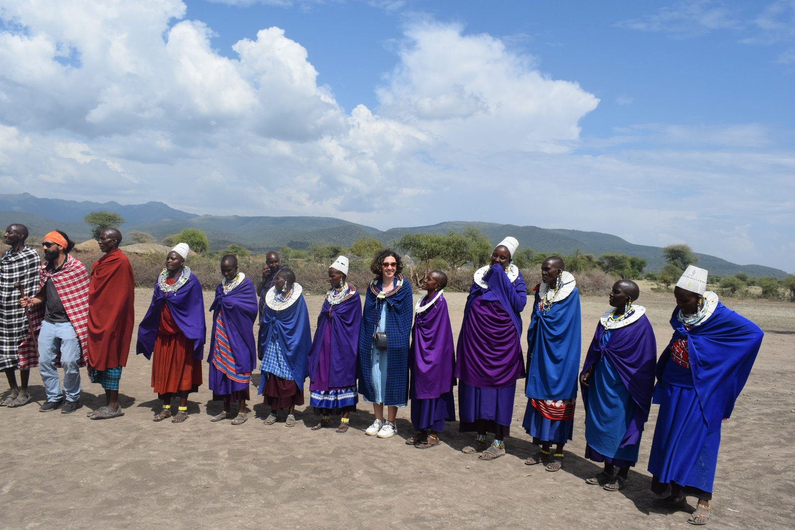 Image to Display Maasai women dance.